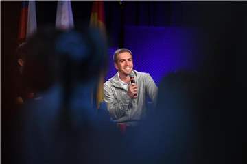 Philipp Lahm bestätigte, dass er nach der Kritik mit Joachim Löw telefoniert habe. Foto: Ina Fassbender
