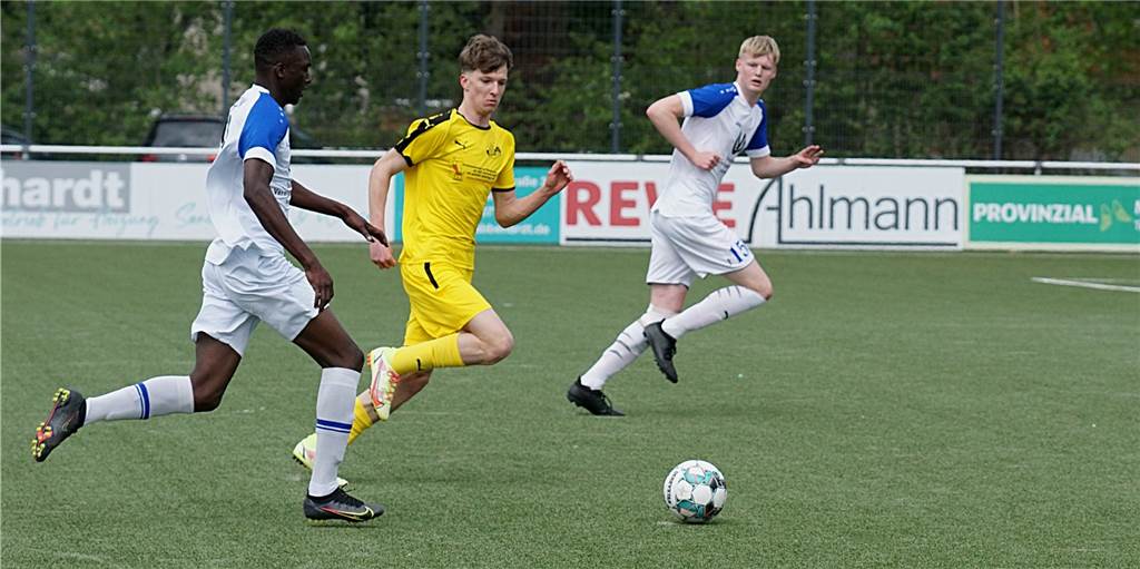 Zwei Doppelpacks durch Kolkmann und Schubert: Kaiserau gewinnt Duell der Reserven gegen Wethmar Philipp Schubert (M.), hier noch in der U19 gegen Beckum, traf doppelt gegen Wethmar.