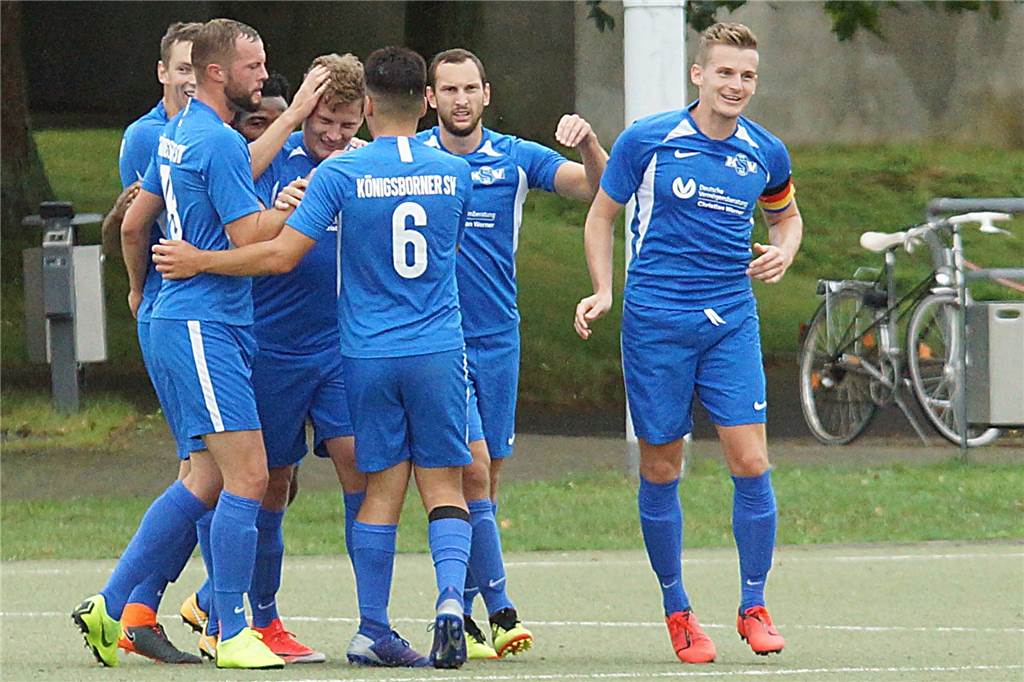Königsborner SV verliert einen langjährigen Spieler - aber nicht so ganz Philipp Staklies (vorne links) wird die erste Mannschaft des KSV verlassen und schließt sich der Reserve in der B-Liga an.
