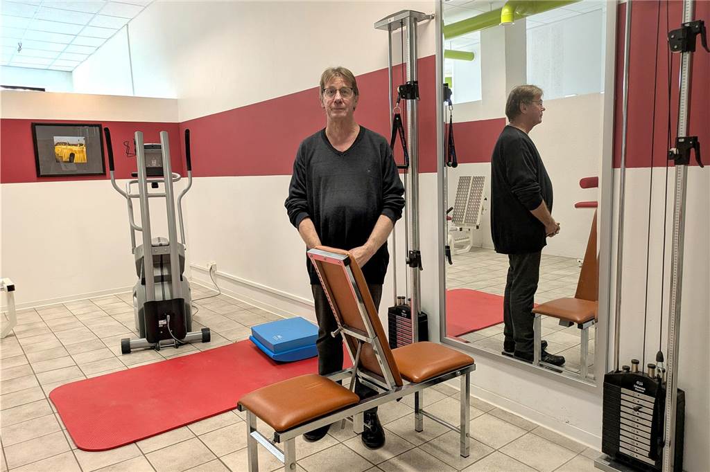 Neue Physiotherapie-Praxis eröffnet im Hotel Reichshof Ein Physiotherapeut in seiner Praxis.