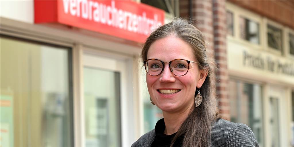 Verbraucherberatung Lünen warnt: Senioren werden am Telefon abgezockt Pia Blödow von der Verbraucherberatung warnt vor Anrufen einer dubiosen Schweizer Firma, die Pflegebedürftige abzocken will.