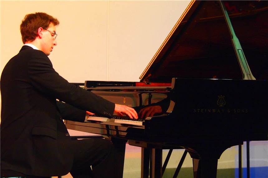 Stadtlohn Klassik: Pianist Knut Hanßen faszinierte mit Klassikern der Musikliteratur Pianist Knut Hanßen faszinierte mit Klassikern der Musikliteratur.