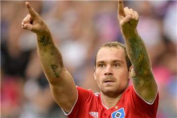 Pierre-Michel Lasogga ist überzeugt, dass der HSV wieder erfolgreich sein wird. Foto: Axel Heimken