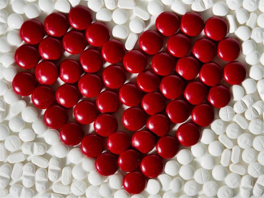 Cholesterinsenker in der Kritik - Statine nicht immer sinnvoll Pillen für die Pumpe: Statine sollen das schlechte LDL-Cholesterin im Blut senken und so vor Herz-Kreislauf-Erkrankungen schützen. Foto: Franziska Gabbert