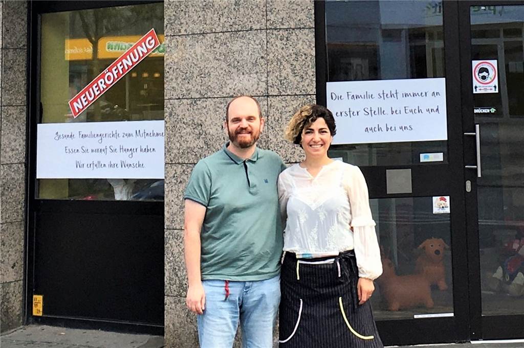 Neues Café ist ein idealer Platz für Kinder und Eltern Pinar Kum und Partner Christian Werner vor dem neuen Familiencafé.