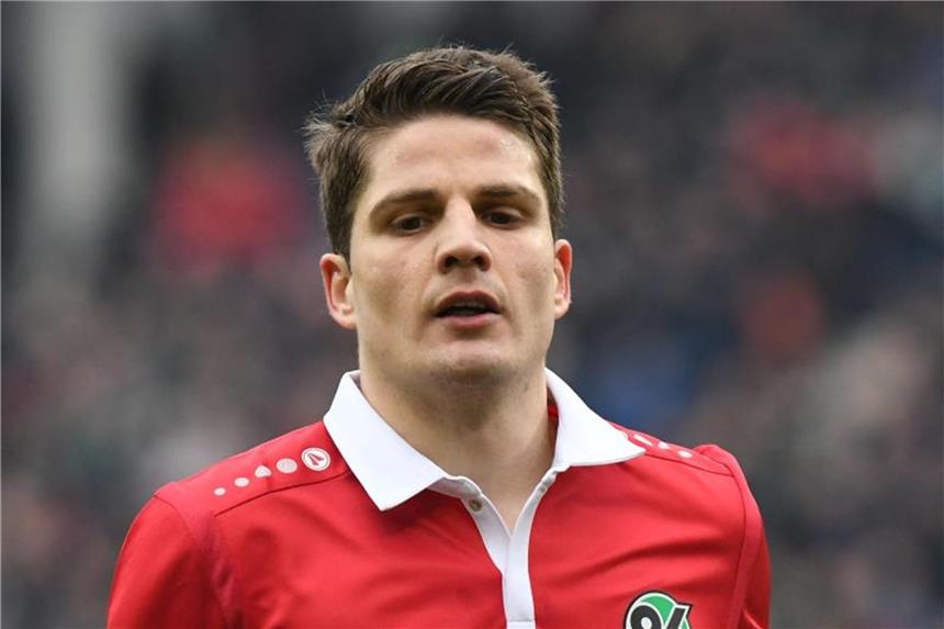 Hannover 96 verlängert Vertrag mit Schwegler bis 2020 Pirmin Schwegler bleibt ein Hannoveraner. Foto: Peter Steffen