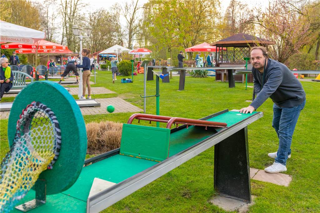 Pit-Pat ist ein Mix aus Billard und Minigolf. 