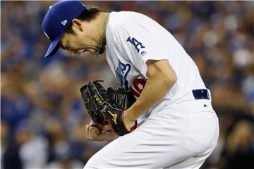 Pitcher Kenta Maeda von den Dodgers jubelt über einen gelungenen Spielzug in Spiel sechs der Finalserie gegen Houston Astros. Foto: kyodo