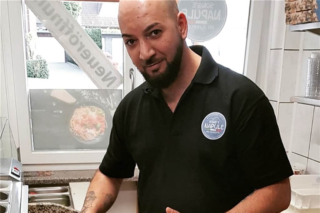 Mutig: Pizzeria in Stockum eröffnet mitten in der Corona-Krise Pizzabäcker Alberto Corvino (40) backt original neapolitanische Pizza.