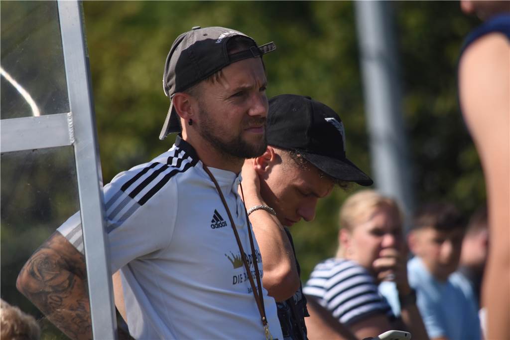 Monatelanger Ausfall beim Holzwickeder SC: Offensivspieler hofft nun auf die Rückrunde Pjer Radojcic (l.) und Branko Vasic (r.) sind aktuell beide verletzt beim HSC.