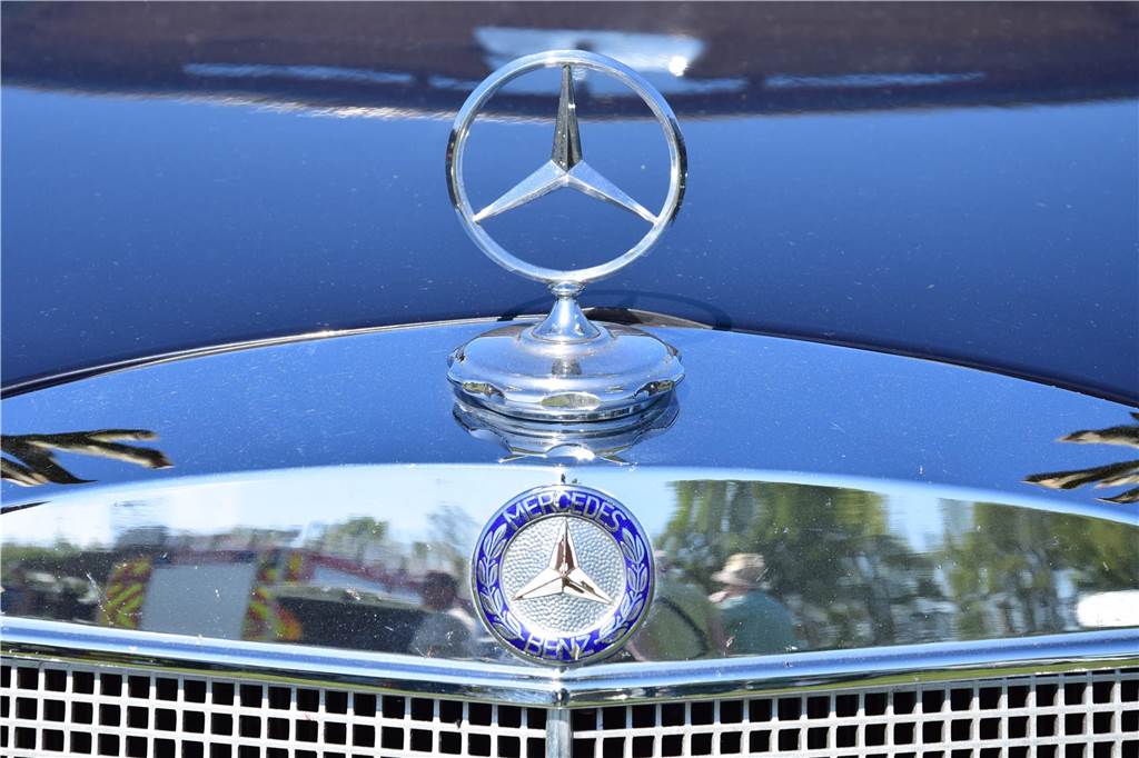 Pkw, Landmaschinen, Trecker, Motorräder, Wohnmobile, Militärfahrzeuge und sogar Feuerwehrautos aus längst vergangenen Jahrzehnten – rund 400 Aussteller waren am Sonntag (27.4.2025 )der Einladung von Prickingshof-Chef Thomas Döpper zum Oldtimertreff in Haltern gefolgt.