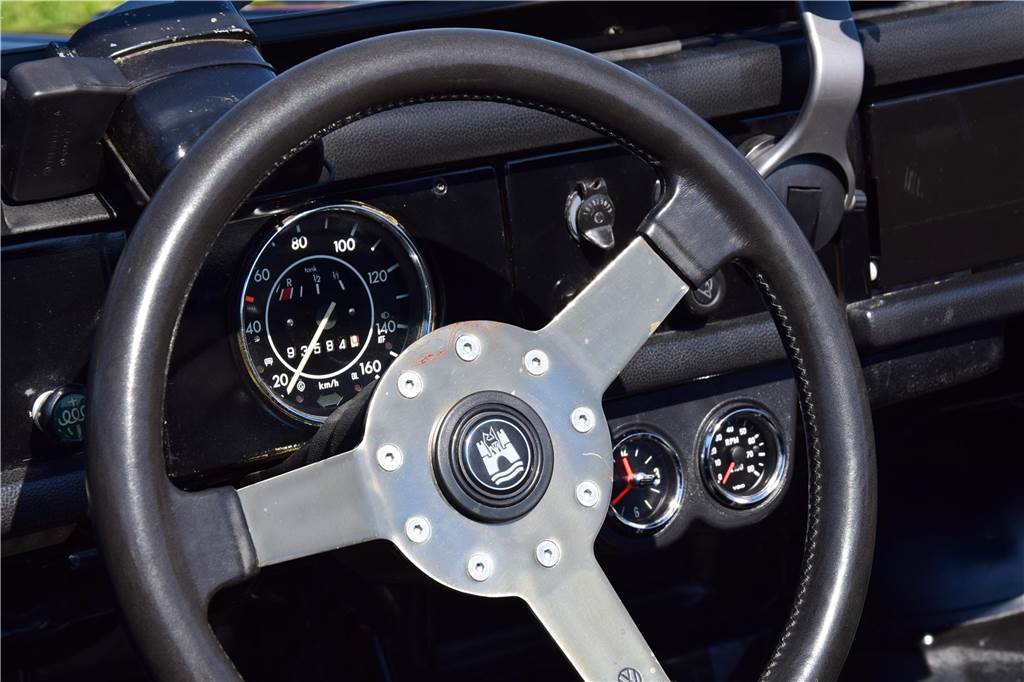 Pkw, Landmaschinen, Trecker, Motorräder, Wohnmobile, Militärfahrzeuge und sogar Feuerwehrautos aus längst vergangenen Jahrzehnten – rund 400 Aussteller waren am Sonntag (27.4.2025 )der Einladung von Prickingshof-Chef Thomas Döpper zum Oldtimertreff in Haltern gefolgt.