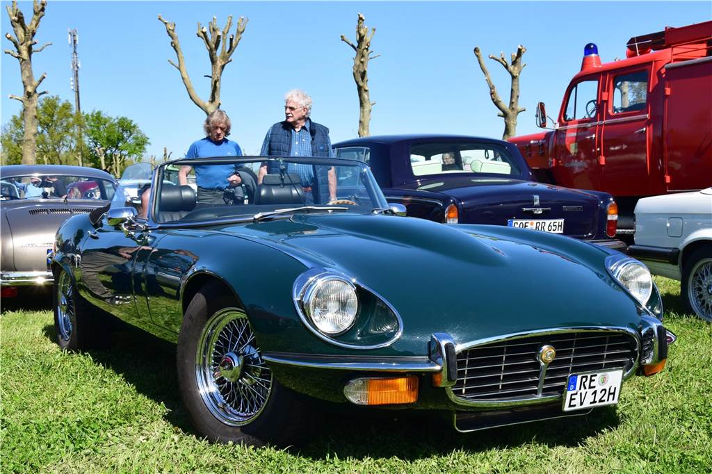 Pkw, Landmaschinen, Trecker, Motorräder, Wohnmobile, Militärfahrzeuge und sogar Feuerwehrautos aus längst vergangenen Jahrzehnten – rund 400 Aussteller waren am Sonntag (27.4.2025 )der Einladung von Prickingshof-Chef Thomas Döpper zum Oldtimertreff in Haltern gefolgt.