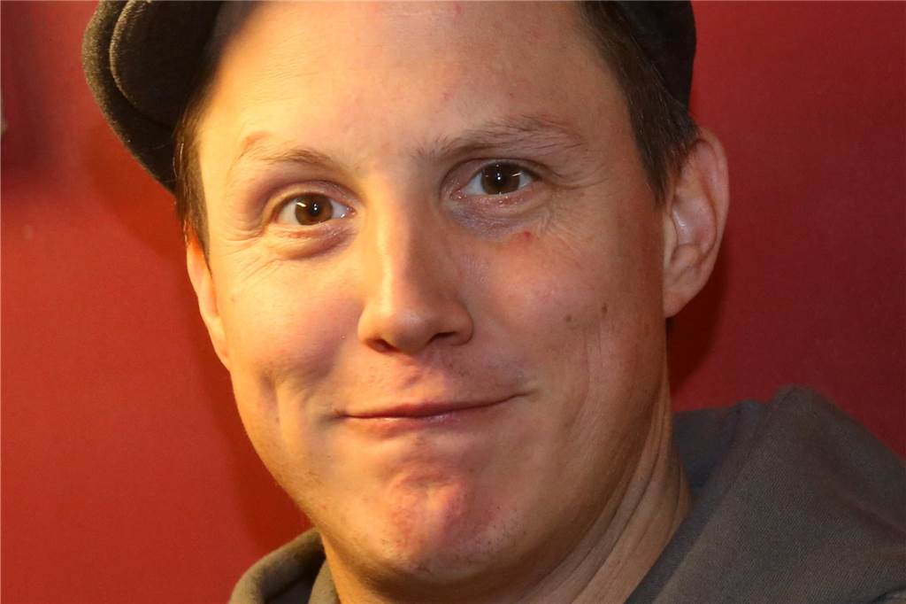 Veranstaltungen heute in NRW: Food Festival, Flohmärkte und Co. am 3. Dezember Sebastian Rabsahl guckt in die Kamera und zieht eine Grimasse