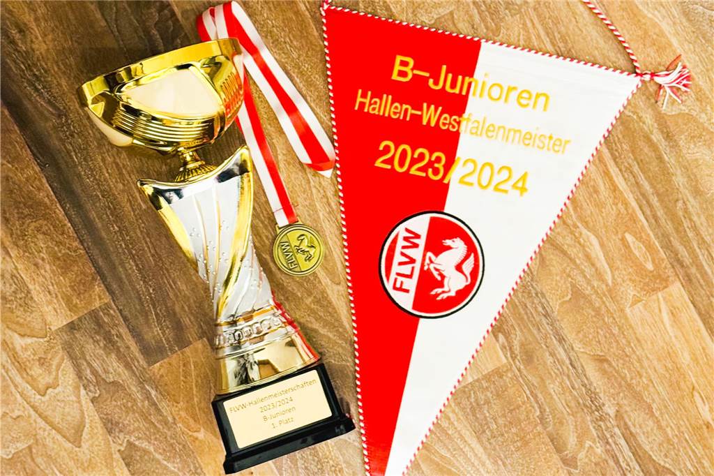 SV Schermbeck ist Westfalenmeister: B-Junioren sind nicht zu bremsen Pokal und Wimpel des Hallenwestfalenmeisters der B-Junioren SV Schermbeck