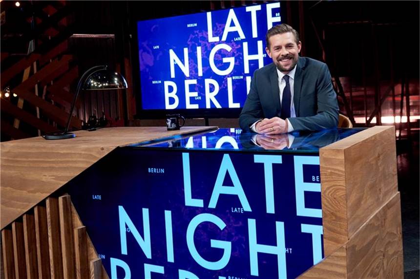 Politik statt Show: ProSieben-Entertainer Klaas Heufer-Umlauf hat in seiner Sendung «Late Night Berlin» Kinderreporter auf die Kanzlerkandidaten Laschet und Scholz angesetzt.