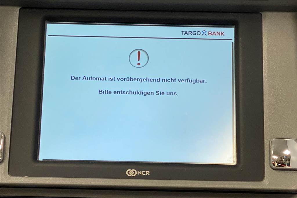 Polizeiabsperrung: Kriminelle Masche an mehreren Geldautomaten entdeckt Polizeiabsperrung: Kriminelle Masche an mehreren Geldautomaten entdeckt