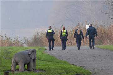 Polizei und Ordnungsamt rückten am 9. Dezember zu einer vermeintlichen Corona-Party am Cappenberger See aus, die sich dann als Heiratsantrag entpuppte.