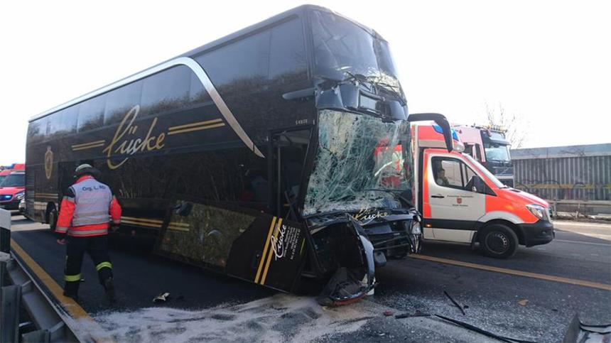 Busunfall auf der A2: Kein Schüler schwer verletzt Polizei und Rettungskräfte rückten am Mittwochmorgen zu einem Großeinsatz aus. Ein Bus mit Schulkindern aus Ascheberg war in einen Unfall auf der A2 verwickelt.