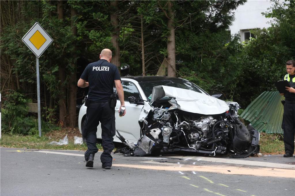 Polizei und Rettungskräfte waren nach dem Unfall im Einsatz.