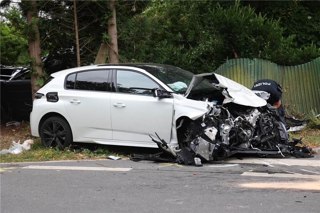 Polizei und Rettungskräfte waren nach dem Unfall im Einsatz.