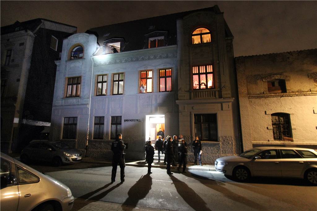 Razzia in Dorstfeld: Polizei vollstreckt Haftbefehl gegen Neonazi Polizeieinsatz auf der Emscherstraße in Dorstfeld.