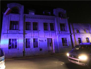 Polizeieinsatz vor einem von Neonazis bewohnten Haus an der Emscherstraße in Unterdorstfeld.