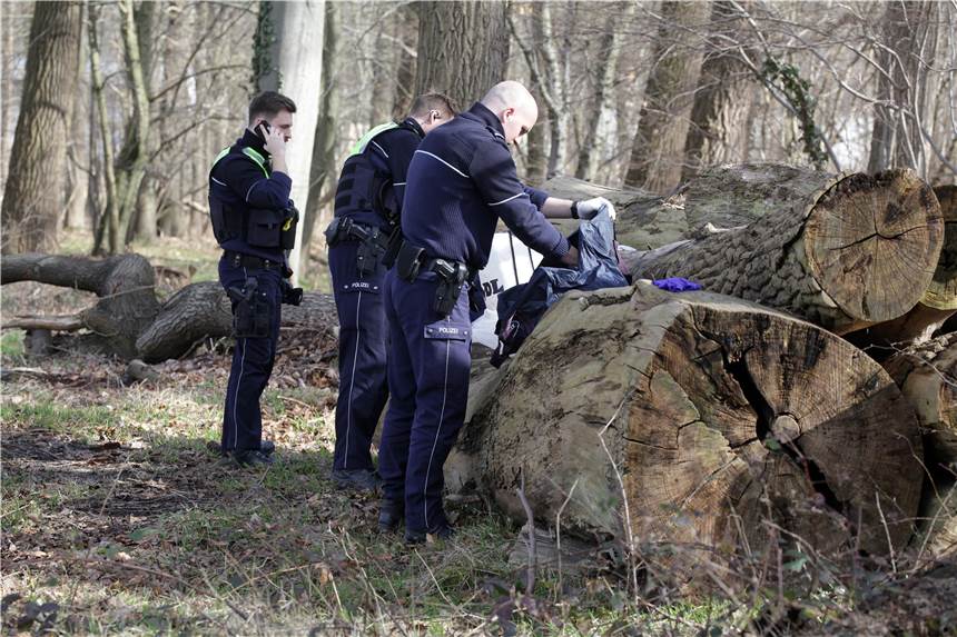 Vermisster Werner H. aus Lünen: Ermittler hoffen auf den Durchbruch Die Polizei sucht seit Mittwoch, 16. März, nach einem Mann aus Lünen, dessen Fahrrad und Taschen in der Nähe des Kanals am Stadthafen gefunden wurden.