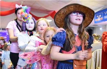 Polonäsen, wie hier beim Kinderbüttnachmittag des KFK Rot-Weiß Südlohn im vergangenen Jahr, kann es dieses Jahr wegen Corona nicht geben. Die Aktiven vom Kinder- und Familienkarneval rufen aber zu einem Kostüm-Fotowettbewerb auf. 