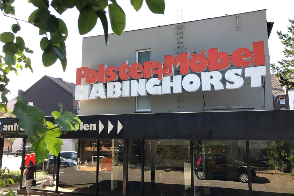 Traditionsgeschäft schließt: Castrop-Rauxeler Einkaufsstraße verliert ihren größten Laden Polster + Möbel Habinghorst an der Ecke Hugostraße / Lange Straße schließt. Die Eheleute Fiolka geben das Geschäft auf.
