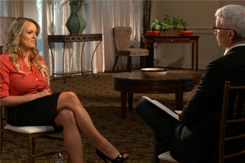 Schlammschlacht um Trump und Stormy Daniels wird intensiver Pornostar Stormy Daniels im Gespräch mit Journalist Anderson Cooper. Foto: Uncredited/CBS News/AP