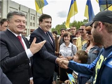 Poroschenko stellt den Bürgern Odessas den neuen Gebietsgouverneur Saakaschwili vor, der in Georgien wegen Amtsmissbrauchs per Haftbefehl gesucht wird. Foto: Mykola Lazarenko