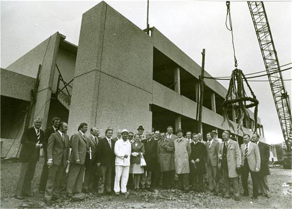 Potthoff und Flume zieht an die Wethmarheide. Das Bild zeigt die Bauphase im Jahr 1974. 