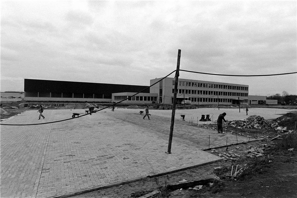 Potthoff und Flume zieht an die Wethmarheide. Das Bild zeigt die Bauphase im Jahr 1975. 