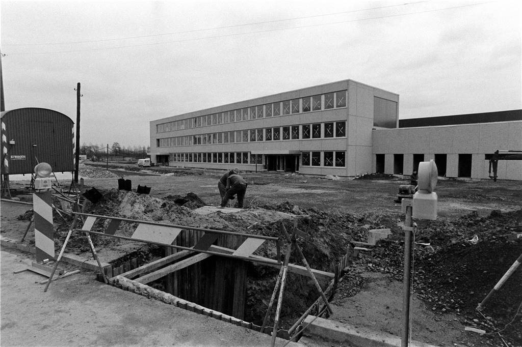 Potthoff und Flume zieht an die Wethmarheide. Das Bild zeigt die Bauphase im Jahr 1973. 