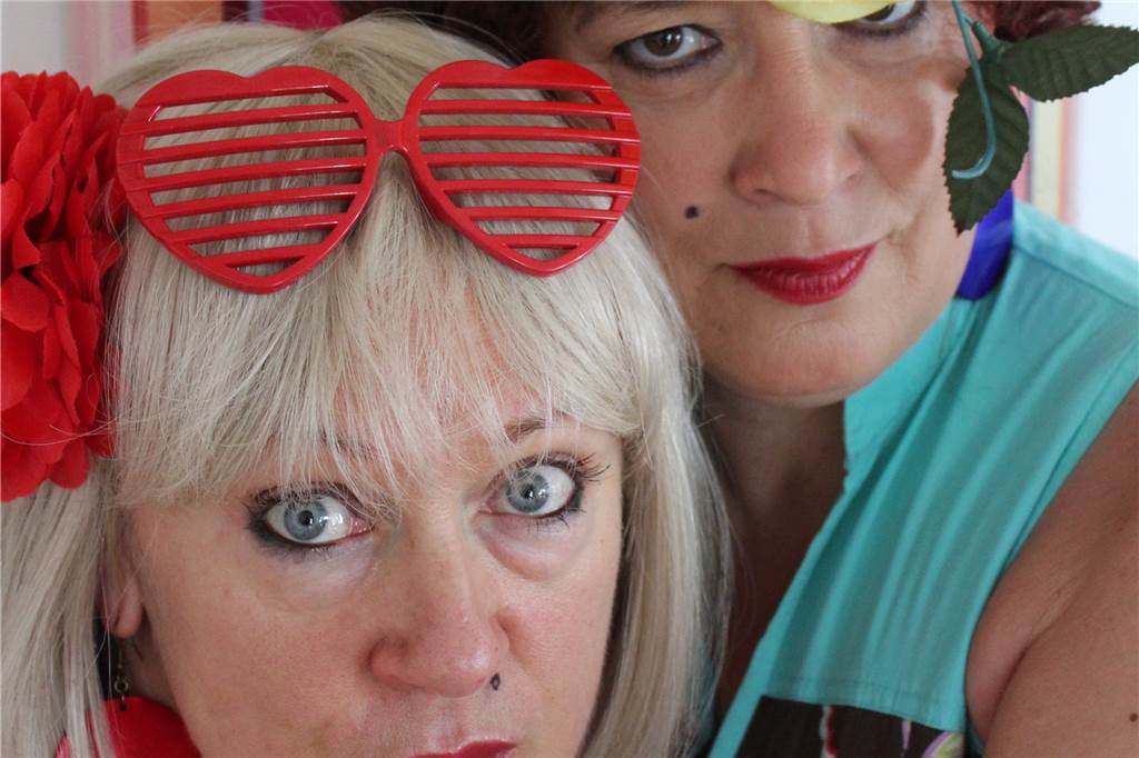 Cabaret Queue startet mit Doppelvorstellungen – wegen der Coronaregeln Pottsäue: Lioba Albus und Andrea Badey präsentieren ihr kalorienreiches Best-of.