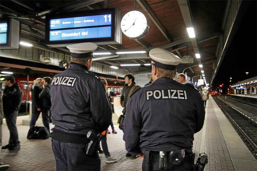 Personalnot bei Bundespolizei in Dortmund Präsenz zeigen, Fragen beantworten und Bürger ansprechen: Bundespolizisten im Einsatz am Hauptbahnhof. Sie sind Gewalt ausgesetzt und stolpern von einem Loch im Dienstplan ins nächste.