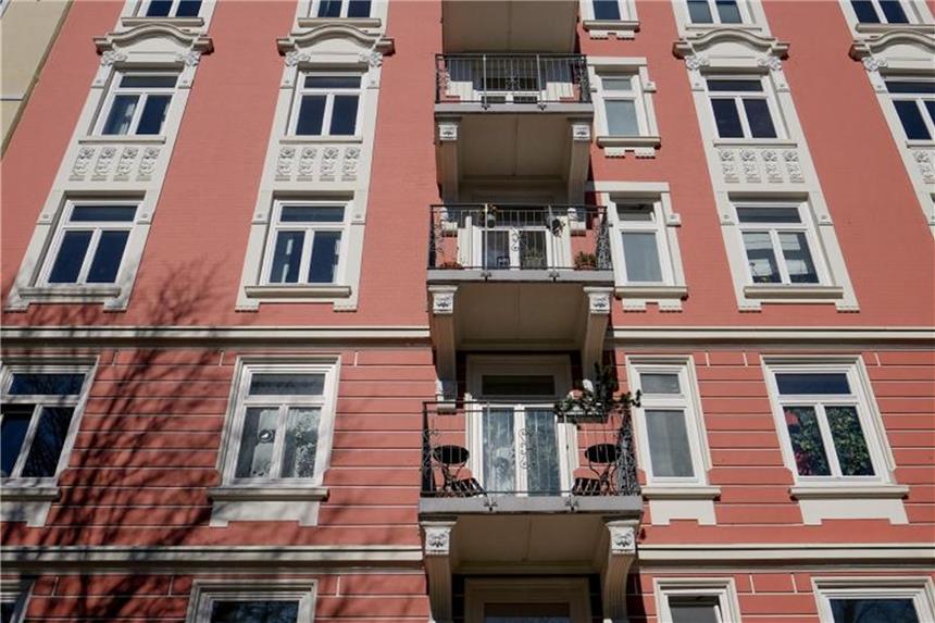 Bundesbank: Immobilienpreise 2017 etwas langsamer gestiegen Preisübertreibungen sieht die Notenbank vor allem in Städten wie Hamburg oder Frankfurt. Foto: Axel Heimken