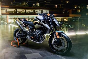 Premiere für KTM: In der 77 kW/105 PS starken 790 Duke arbeitet der erste Reihenzweizylinder des österreichischen Herstellers. Foto: KTM