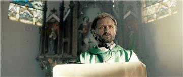Priester Adam hat ein Geheimnis.