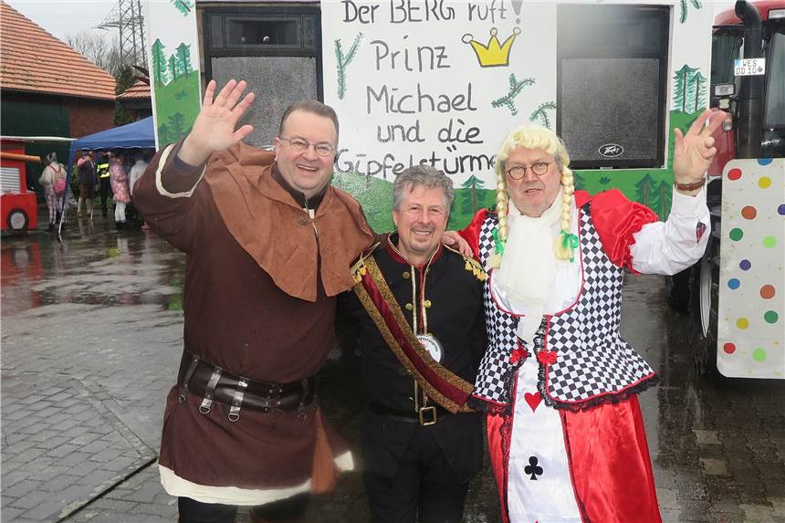 Michael Pankratz ist neuer Dammer Karnevalsprinz Prinz Michael Pankratz (M.), Bauer Elmar Venohr (l.) und Jungfrau Ernst-Hermann Göbel (r.) sind das neue Dammer Dreigestirn.
