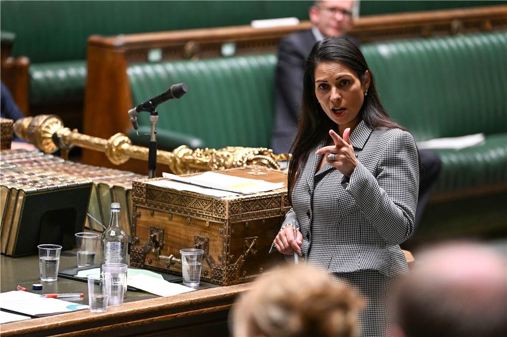 Trotz Flug-Stopp: London hält an Abschiebungs-Plan fest Priti Patel, Innenministerin von Großbritannien, spricht im britischen Unterhaus bei der wöchentlichen Fragestunde «Prime Minister's Questions» (Fragen an den Premierminister).