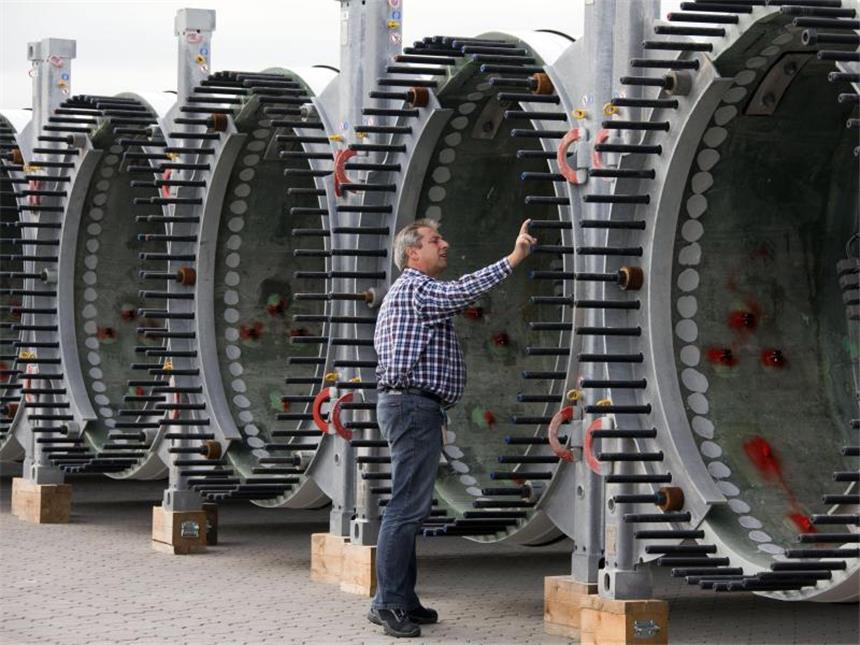 Nordex kämpft sich in schwarze Zahlen zurück Produktion bei Nordex in Rostock: Vorstandschef Zeschky hat das Unternehmen seit seinem Amtsantritt vor knapp anderthalb Jahren deutlich verschlankt. Foto: Jens Büttner