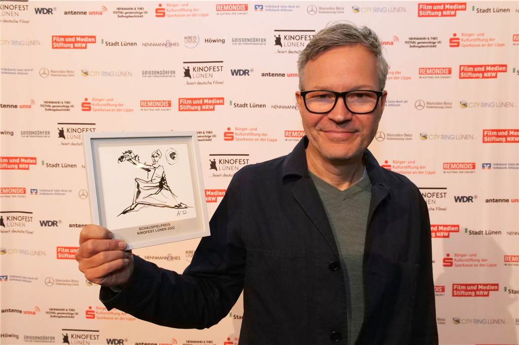Dokumentarfilme kamen bei Publikum und Schülerjury am besten an Produzent Christoph Friedel kam extra von einer Feier an der Nordsee, um den Schauspielpreis stellvertretend entgegen zu nehmen.