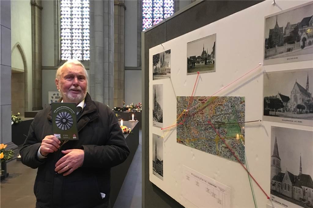 Prof. Dr. Dieter Höltershinken hat die Ausstellung über die Geschichte der Propstei-Gemeinde mit zusammengestellt.