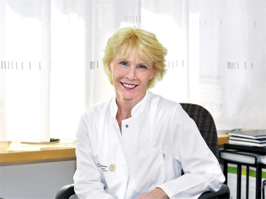 Wie Frauen Kind und Klinik unter einen Hut bekommen Prof. Dr. med. Gabriele Schackert ist Direktorin der Klinik für Neurochirurgie am Uniklinikum Dresden. Foto: Thomas Albrecht/Uniklinikum Dresden/dpa-tmn