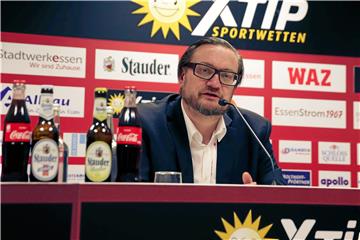 Prof. Dr. Michael Welling ( 1. Vorsitzender Rot-Weiss Essen ) Foto: Markus Endberg Vorstellung Marcus Uhlig als Nachfolger von Prof. Dr. Michael Welling am 28.10.2017 im Stadion Essen in Essen