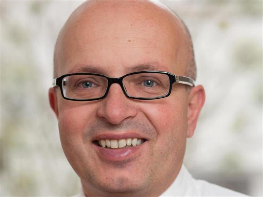 Von Arteriosklerose merken Betroffene oft jahrelang nichts Prof. Ernst Weigang ist Chefarzt der Klinik für Gefäßchirurgie und Endovaskuläre Therapie am Evangelischen Krankenhaus Hubertus in Berlin. Foto: Martin Thomas/Paul Gerhardt Diakonie/dpa-tmn