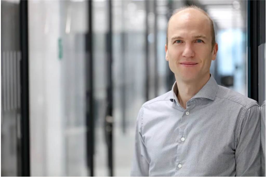 Was kommt nach Omikron? „Es gibt kein vorhersehbares Limit an Virusvarianten“ Prof. Richard Neher untersucht am Biozentrum der Universität Basel (Schweiz), welche Varianten des Coronavirus weltweit zirkulieren und wie sie sich verändern.
