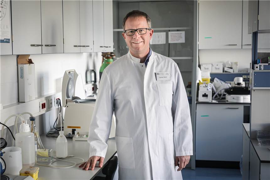 Professor Carsten Watzl setzt die Hoffnung im Kampf gegen das Coronavirus auf ein neues Medikament.